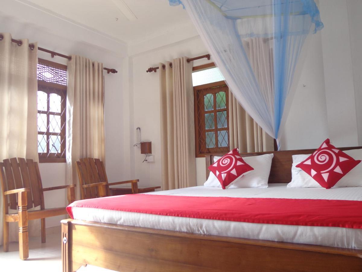 Nisha Homestay Inn Peradeniya Exterior photo
